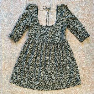 American Eagle Ditzy Floral Daisy Babydoll Dress Green Empire Waist Tassels M